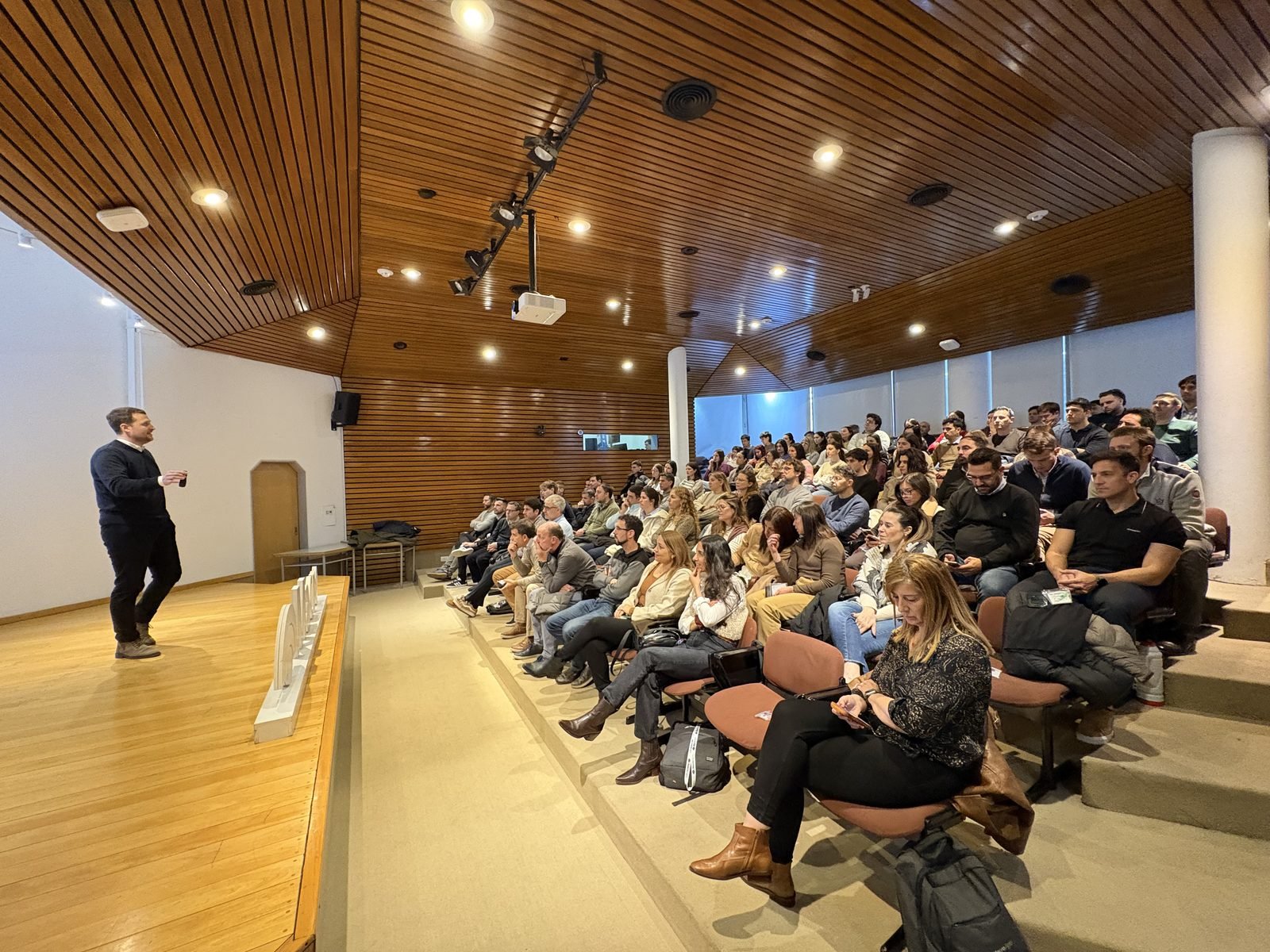 Capacitación CRIA en auditorio