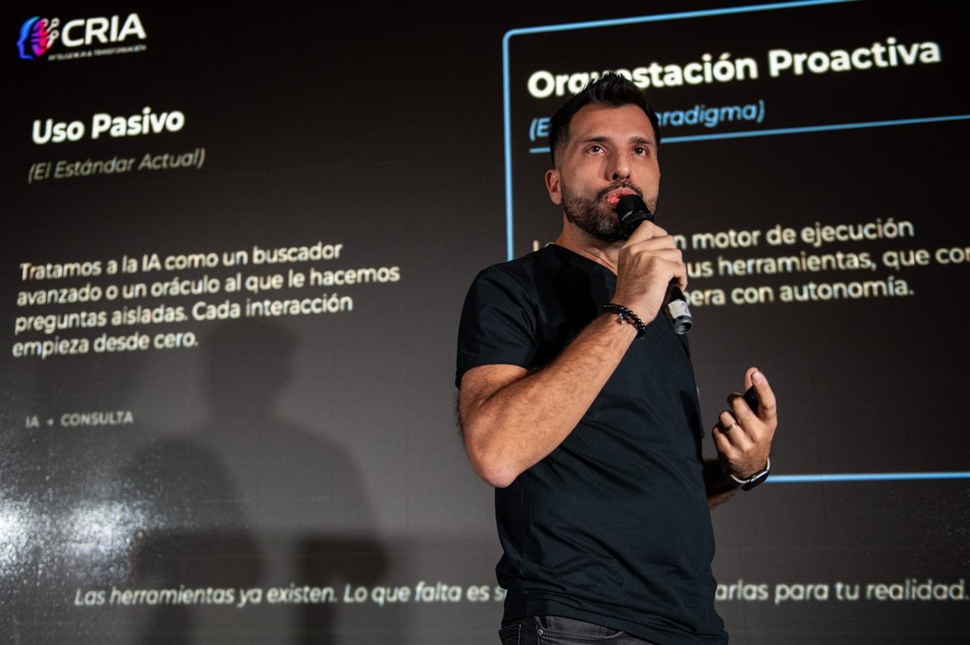 Guillermo Seifert presentando capacitación CRIA sobre IA aplicada